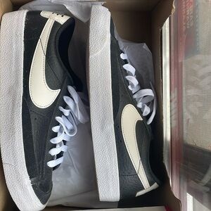 Nike low sneakers